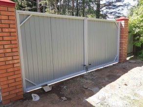 Распашные ворота с ручным управлением - пример 1 фото в Тимашёвске