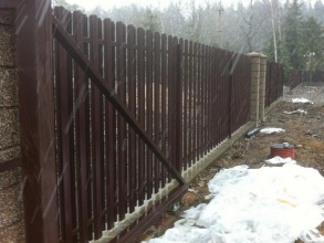 Забор из евроштакетника в шахматном порядке 122 метра фото в Тимашёвске