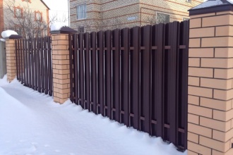 Забор из евроштакетника в шахматном порядке 30 метров фото в Тимашёвске