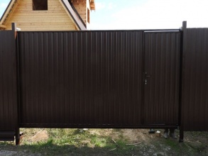 Ворота из профнастила откатные - пример 11 фото в Тимашёвске