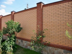 Кирпичный забор сплошной 80 метров фото в Тимашёвске