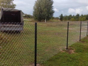 Забор из сетки рабицы в натяг 12 метров фото в Тимашёвске