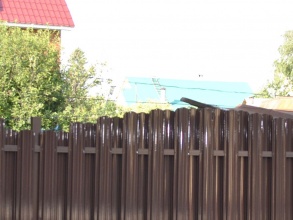 Забор из евроштакетника на ленточном фундаменте 10 метров фото в Тимашёвске