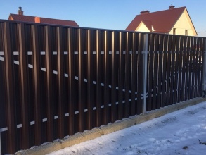 Забор из евроштакетника в шахматном порядке 10 соток фото в Тимашёвске