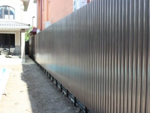 Забор из евроштакетника на ленточном фундаменте 57 метров фото в Тимашёвске